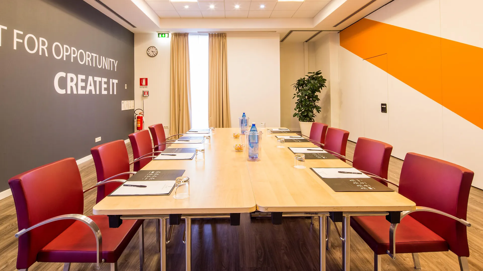 Holiday Inn Bologna - Fiera By Ihg 4*,