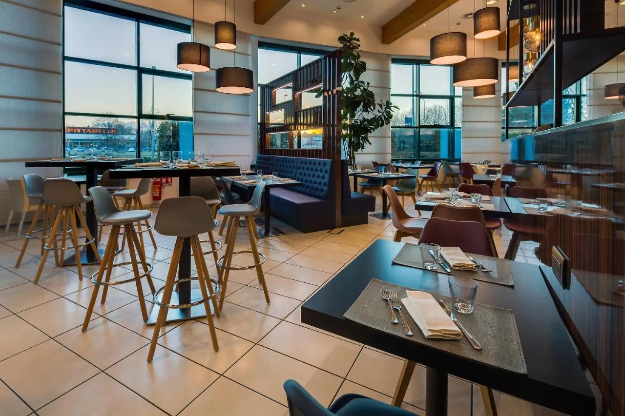 Holiday Inn Bologna - Fiera By Ihg 4*,